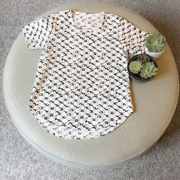 RENEE C. White and black patterned top - Picture 1 of 4